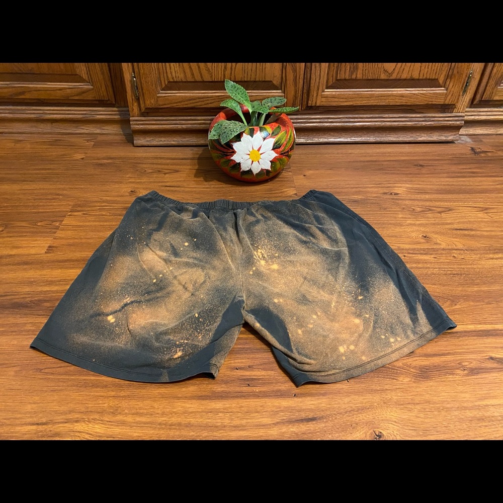 Reverse tie dye plus size bike shorts